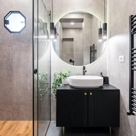 Spectacular Terrace Bright 2br Penthouse * 부쿠레슈티