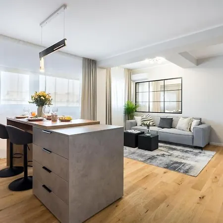 Spectacular Terrace Bright 2br Penthouse