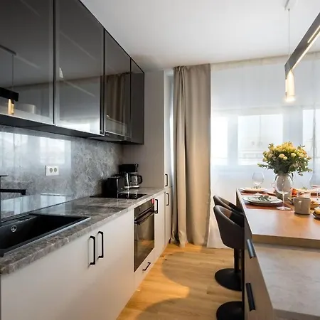 아파트 Spectacular Terrace Bright 2br Penthouse 부쿠레슈티