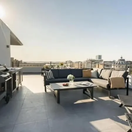 Spectacular Terrace Bright 2br Penthouse ブカレスト