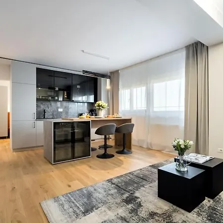 Spectacular Terrace Bright 2br Penthouse * ブカレスト