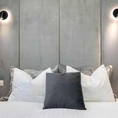 アパート Spectacular Terrace Bright 2br Penthouse ブカレスト