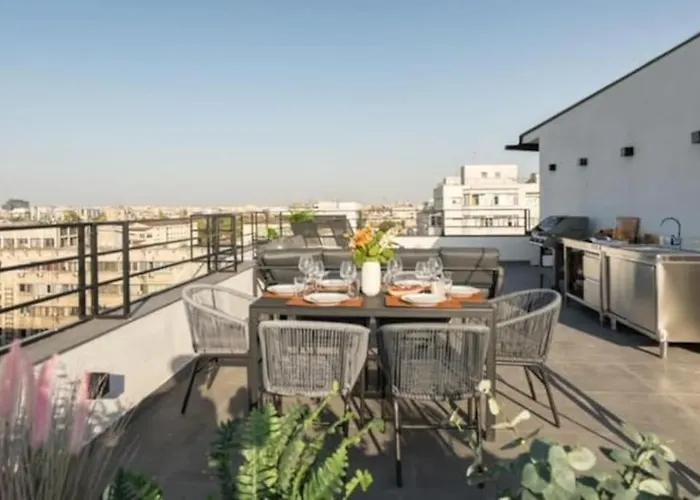 Апартаменты Spectacular Terrace Bright 2br Penthouse Бухарест