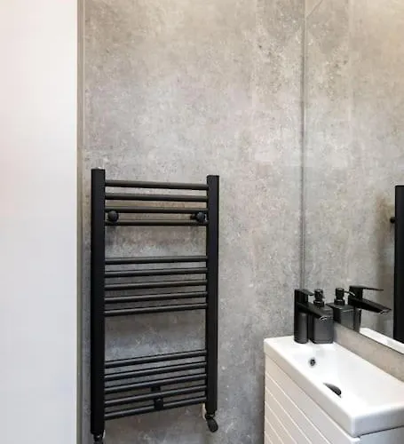 Апартаменти Spectacular Terrace Bright 2br Penthouse