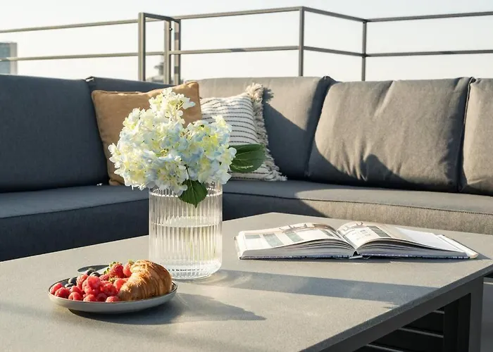 Апартаменти Spectacular Terrace Bright 2br Penthouse Бухарест