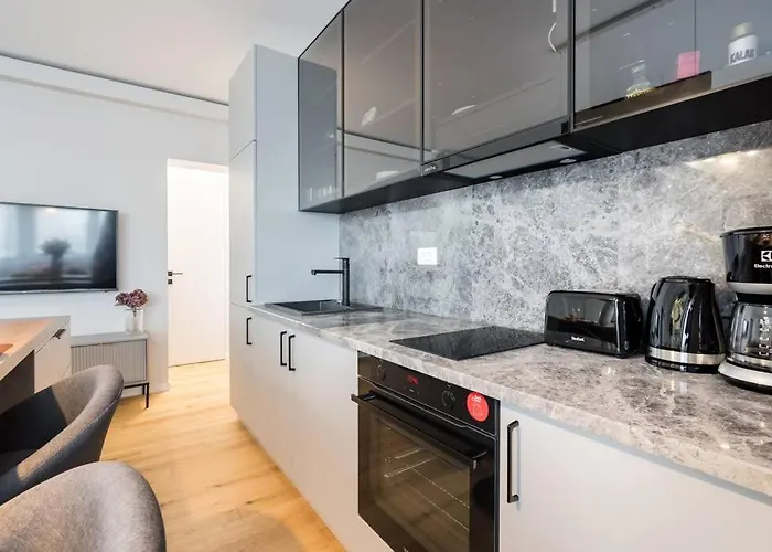 Апартаменти Spectacular Terrace Bright 2br Penthouse